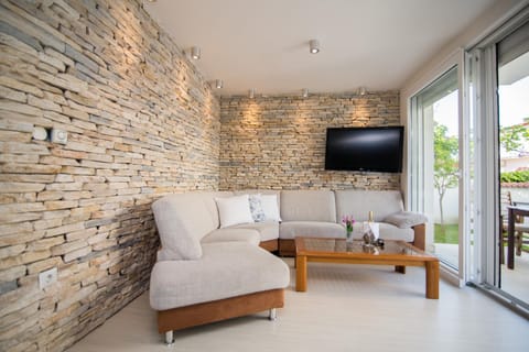 TV and multimedia, Seating area, Evening entertainment