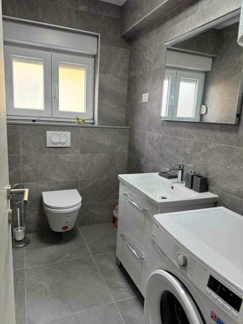 Toilet, Bathroom, washing machine