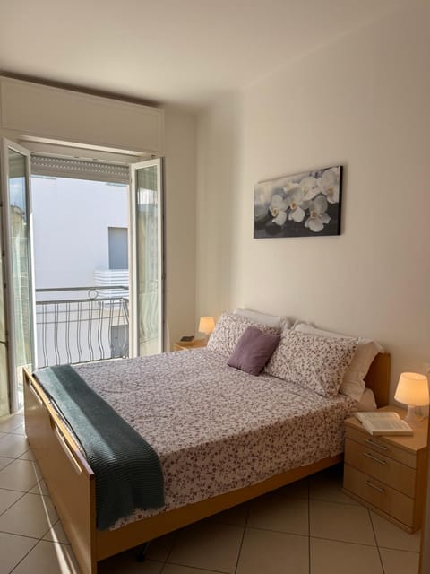 Bed, View (from property/room), Balcony/Terrace, Photo of the whole room, Bedroom