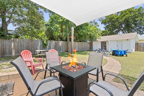Game Room, Seating area, fireplace