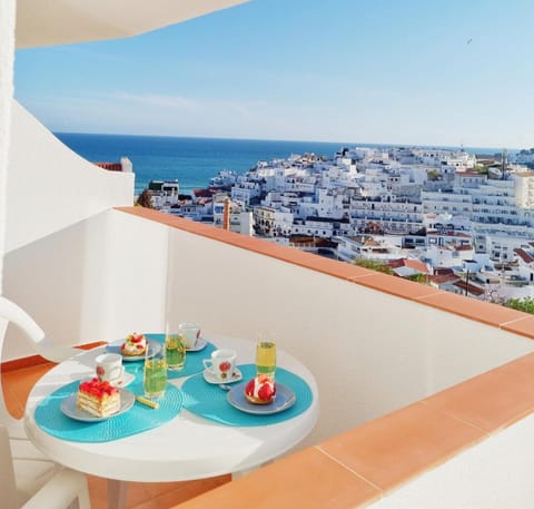 Day, View (from property/room), Balcony/Terrace, Dining area, City view, Sea view