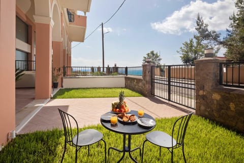 Garden, View (from property/room), Balcony/Terrace, Dining area, Garden view