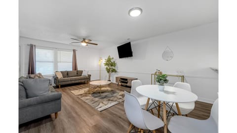 Living room, Seating area, Dining area, Evening entertainment