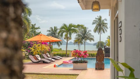 Natural landscape, Garden, View (from property/room), Sea view, Swimming pool, sunbed