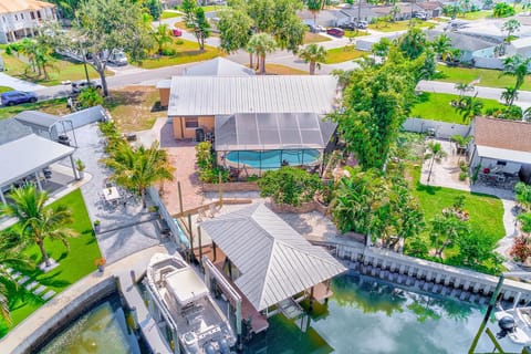 Property building, Neighbourhood, Bird's eye view, Swimming pool