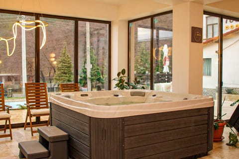 Hot Tub, Spa and wellness centre/facilities