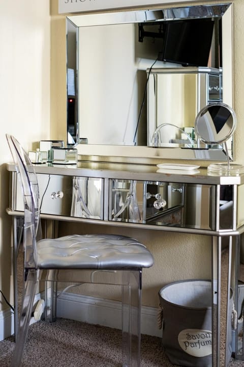 Memorable Moment at Placid Blue with Pool & Hot Tub House in Sacramento