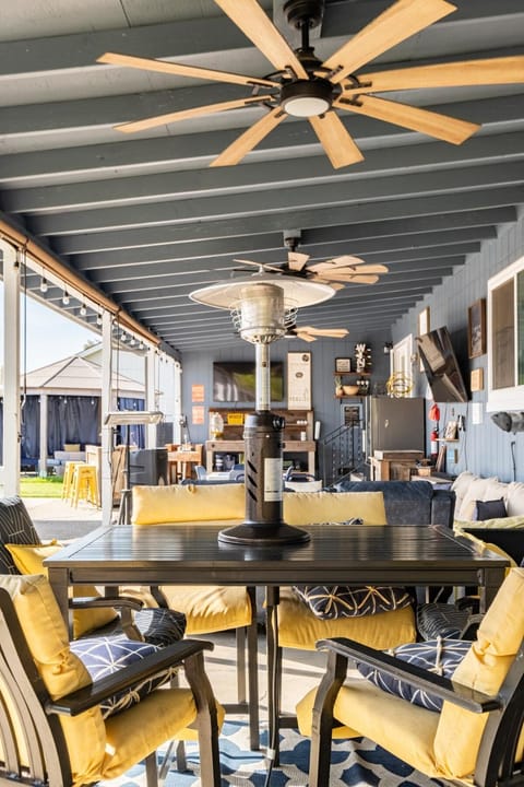 Memorable Moment at Placid Blue with Pool & Hot Tub House in Sacramento