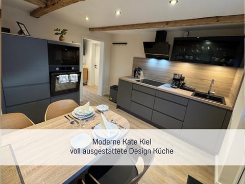 Kitchen or kitchenette, oven