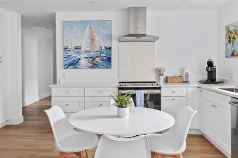 Suite Magnolia, Hot Tub & Pet Friendly, Mins 2 Dw House in Johns Island