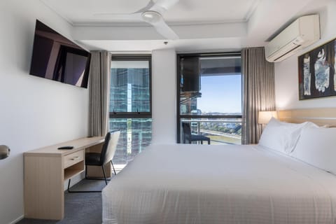 Bed, TV and multimedia, Photo of the whole room, Bedroom, air conditioner