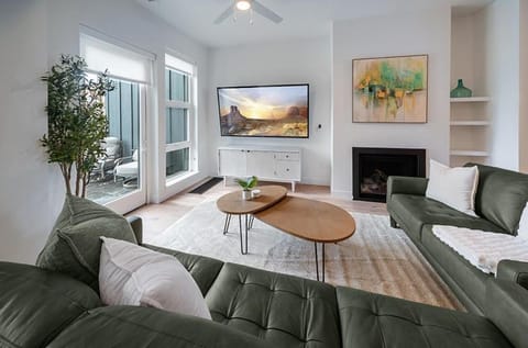 TV and multimedia, Living room, fireplace