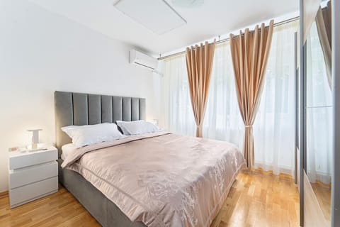 Bed, Bedroom, air conditioner