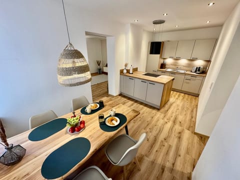 Dining area, kitchen
