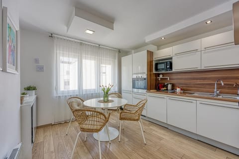 Kitchen or kitchenette, Seating area, Dining area, dishwasher, oven, stove