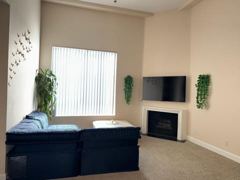 TV and multimedia, Living room, Evening entertainment