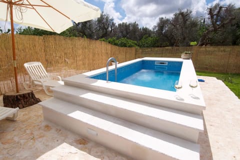 Day, Swimming pool, sunbed