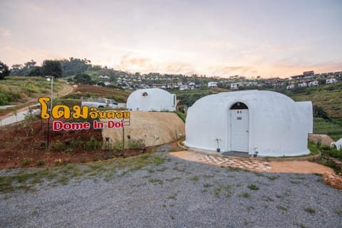 Property building, Day, Neighbourhood, Natural landscape, Mountain view