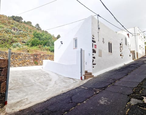 Property building, Neighbourhood, Street view, Parking