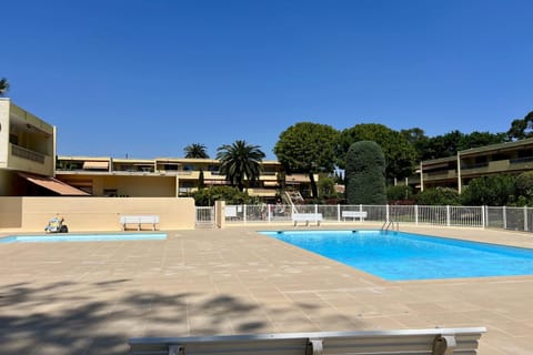 Apartment with pool near the sea Apartment in Antibes