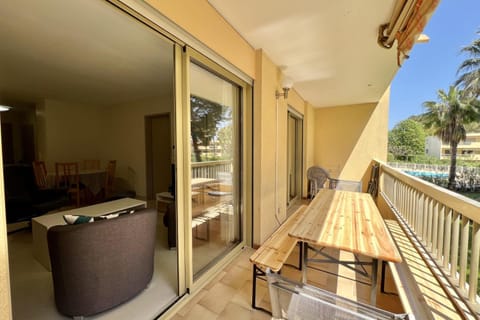 Apartment with pool near the sea Apartment in Antibes