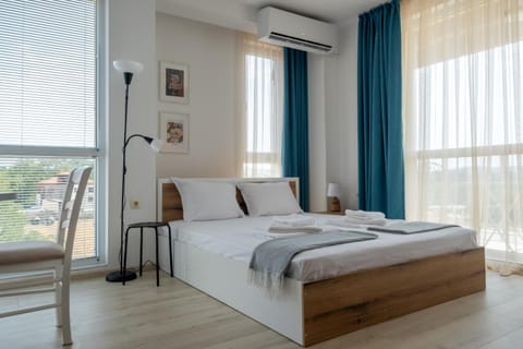 Bed, Bedroom, towels, air conditioner