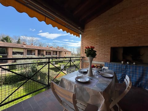 Patio, View (from property/room), Balcony/Terrace, Living room, Seating area, Dining area