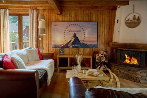 Winter, TV and multimedia, Living room, Seating area