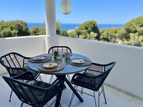 Balcony/Terrace, Food and drinks, Dining area, Sea view