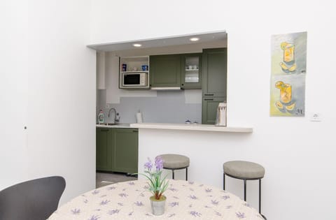 Communal kitchen, kitchen