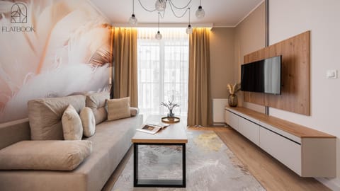 Bed, TV and multimedia, Living room, Photo of the whole room, Seating area