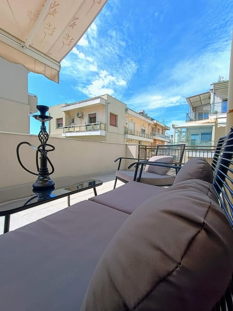 Patio, View (from property/room), Balcony/Terrace, Living room, Seating area, Dining area