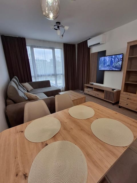 Communal lounge/ TV room, TV and multimedia, Living room, Dining area