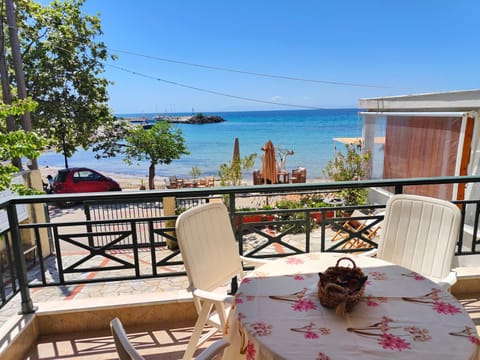 Natural landscape, View (from property/room), Balcony/Terrace, Dining area, Sea view