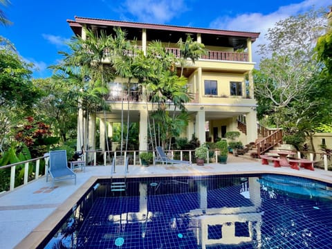 Property building, Patio, Garden view, Pool view, Swimming pool, sunbed