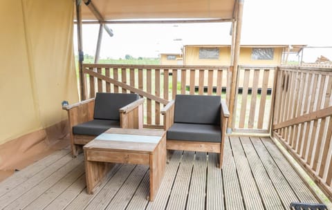 Glamping De Zuidvliet Nr 18 Luxury tent in Wolphaartsdijk