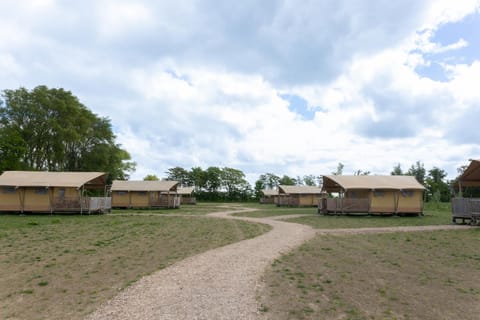 Glamping De Zuidvliet Nr 18 Luxury tent in Wolphaartsdijk