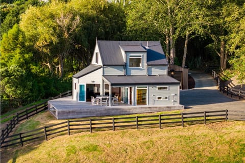 Property building, Natural landscape, Garden, View (from property/room), Balcony/Terrace, Garden view, Parking