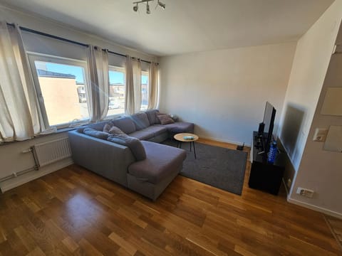 Communal lounge/ TV room, TV and multimedia, Living room, Seating area, Evening entertainment