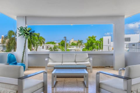 Patio, View (from property/room), Balcony/Terrace, Seating area, City view