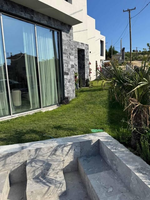 5 bedrooms 5 bathrooms LUXURY House with pool Villa in Halkidiki