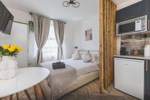 TV and multimedia, Kitchen or kitchenette, Bedroom