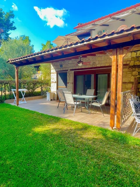 Property building, Patio, Garden, Garden view