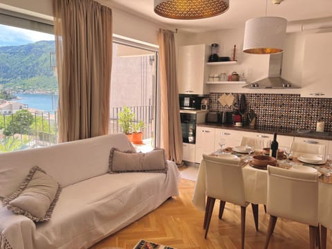Balcony/Terrace, Living room, Dining area, Mountain view, Sea view, kitchen