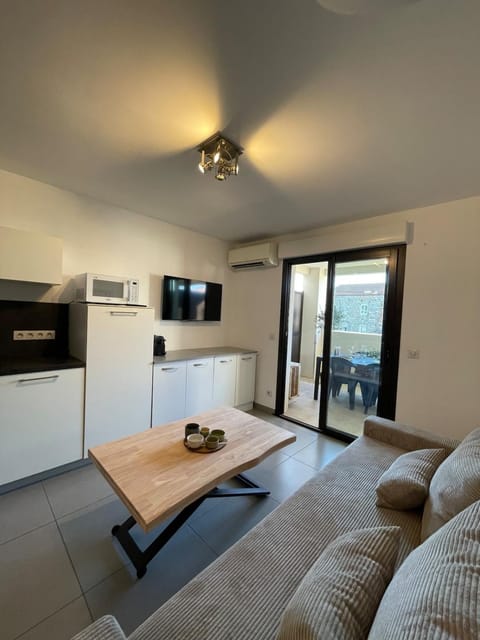 TV and multimedia, Living room, air conditioner