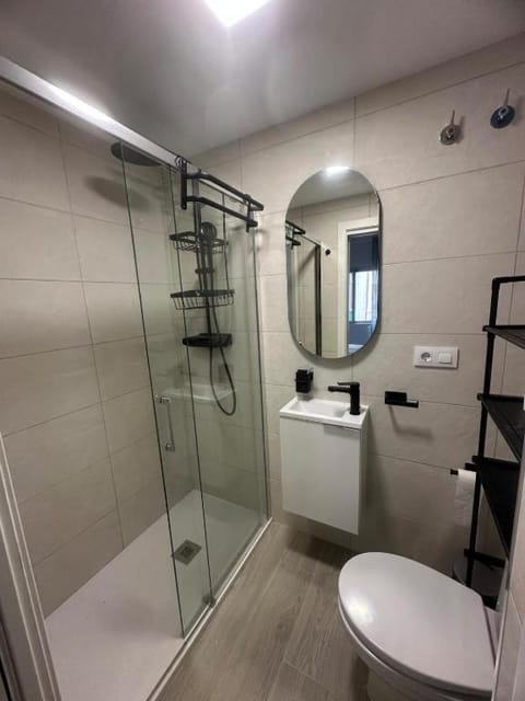 Shower, Bathroom, towels