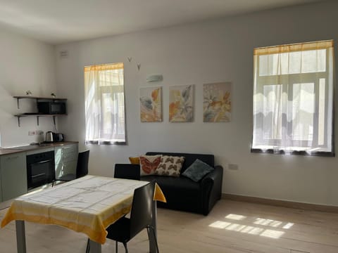 Kitchen or kitchenette, Living room, Dining area