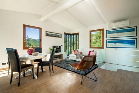 La Villetta 2 - Elegant and Cozy Cottage with free parking and A C House in Rapallo