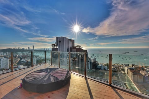 Nearby landmark, Natural landscape, View (from property/room), City view, Sea view