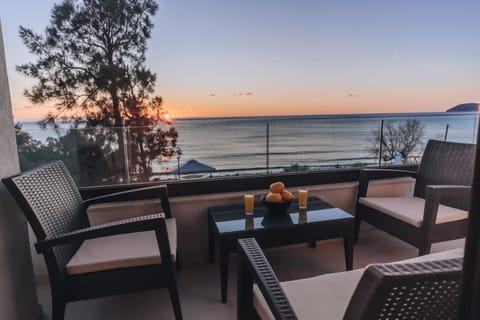 Natural landscape, Balcony/Terrace, Sea view